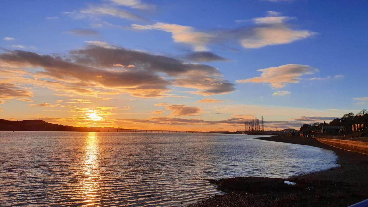 Spacious, Modern 3 Bedroom Luxury Flat In Centre Location Broughty Ferry Eksteriør bilde